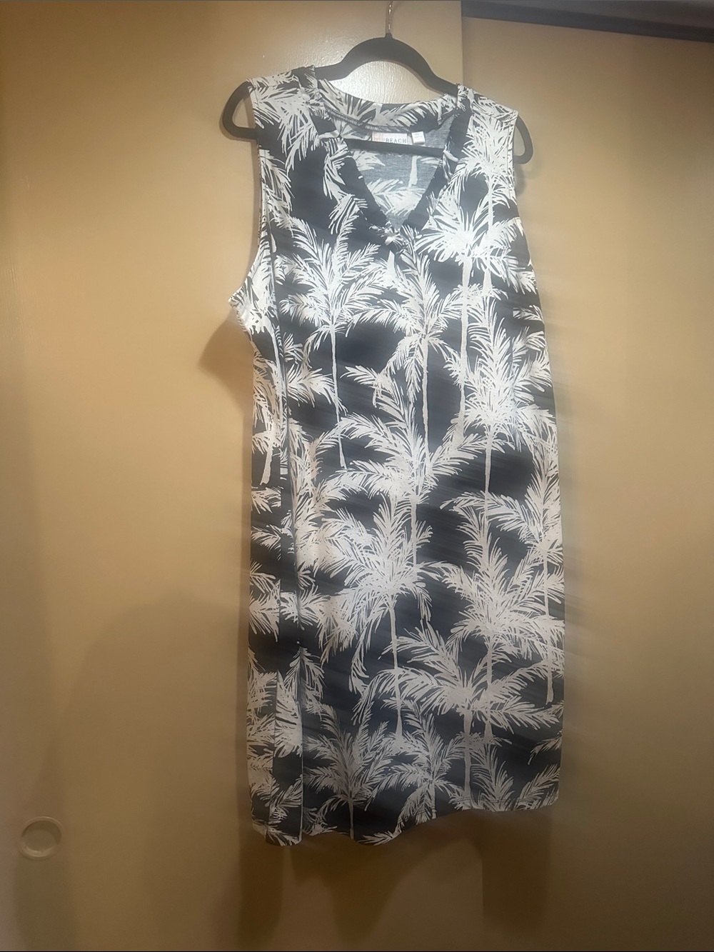Sleeveless Palm-Print Midi Dress - Black & White